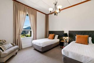 Historic Stone Cottage Apt 1- spa - 3 min from town - Queenstown - 2