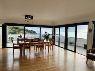 Beachfront Penthouse with Panoramic Ocean-View Terrace VIP Baia - 4