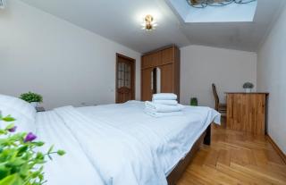 Жилянська 7 НСК Олімпійський - 1