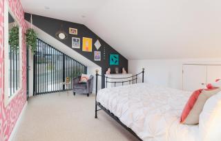 Creek View - A Tranquil Waterside Retreat with a Touch of Luxury and Pontoon - 9