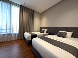 Elegant 2 bedroom apartment with a living room - 8