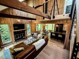 Cozy Luxe Cabin 7 min to Mt Snow - 2