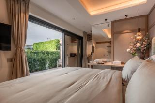 Luxe Guestroom free bikes and parking - 3