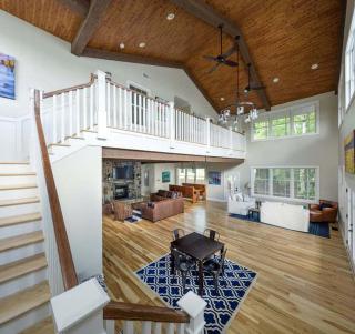 Four-Bedroom Luxury House Rental on Pontoosuc Lake in the Berkshires - 9