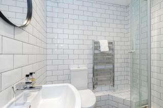 Elliot Oliver - Spacious Five Bed Town House With Garden & Garage - 2