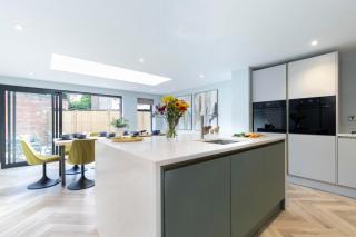 Elliot Oliver - Spacious Five Bed Town House With Garden & Garage - 8