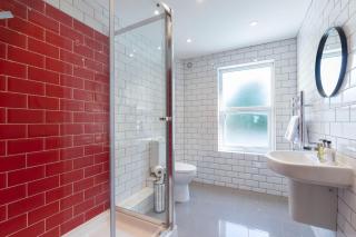 Elliot Oliver - Spacious Five Bed Town House With Garden & Garage - 1