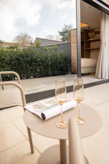 Luxe Guestroom free bikes and parking - 7