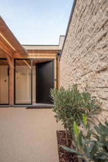 Luxe Guestroom free bikes and parking - 8