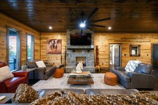 Stayhocha Top Shelf Heated Pool, Hot Tub, Views - 6