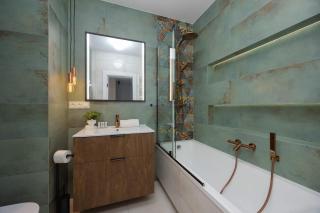 Green Apartment in Warsaw with Parking, Bathtub and Desk for Remote Work by Noclegi Renters - Warsaw - 6