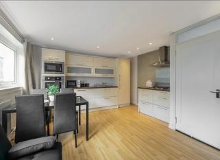 Free Parking - 3 Bedrooms - Sleeps 7 - Airport - 9