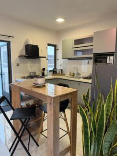 Sunset Views 3-Bedroom Apt, 1min Walk to Beach - NYHA1 - 7