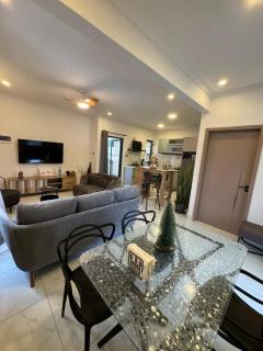 Sunset Views 3-Bedroom Apt, 1min Walk to Beach - NYHA1 - 1