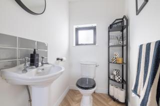 4BR Foyle View House By Travel Lets Self Catering Accommodation Londonderry With Garden - 1