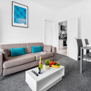 Two Bedroom House - Courtyard - Parking - Harborne 62W - 2