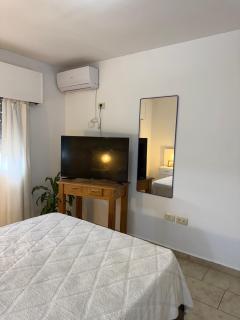 Dpto con balcón, parrilla, living amplio y luminoso - 8