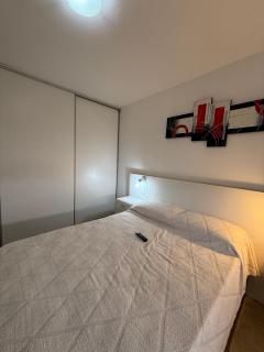 Dpto con balcón, parrilla, living amplio y luminoso - Colón - 4