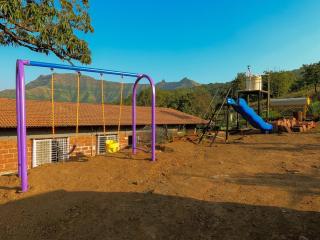 CosmicStays Birdsong Cottage Hilltop Lakeview Stay - 6