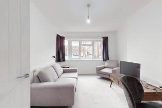 Bright 2-Bed Flat Near Catford Rail Station Easy Access to Central London - 7