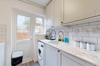 Bright 2-Bed Flat Near Catford Rail Station Easy Access to Central London - 1