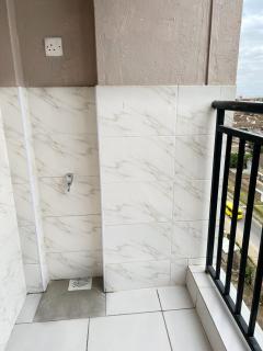 South B 2 bedroom master ensuite, Free Secure Parking - 1