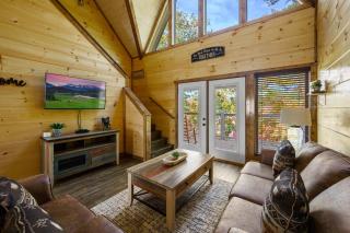 The Cozy Crest w Private Pool n Hot Tub - 1