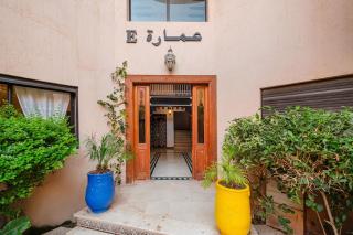 2BR Elegant Apartment Pool & Parking - 9