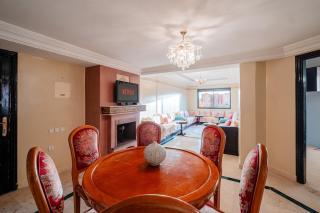 2BR Elegant Apartment Pool & Parking - 6