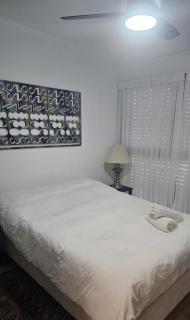 הבית בשביל הזהב - 1