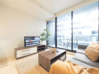 South Yarra Signature 2br2ba With Free Parking - 4