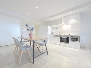 South Yarra Signature 2br2ba With Free Parking - 1