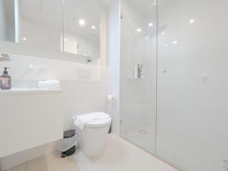 South Yarra Signature 2br2ba With Free Parking - 3