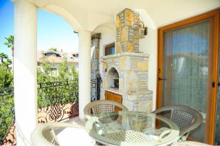 Hot tub-Fireplace-Pets-Sleeps 11-Bbq-Pool-Parking - 3