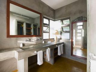 Villa Alizée - Boutique Hôtel Expérience - Idéal Couples & Pros - Piscine - Restaurant - Rooftop bar - Parking privé - 10min Port-Louis - Ambiance Tropical chic & authentique - 4