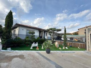 Villa avec piscine 8 personnes - 8