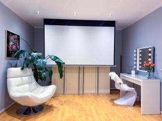 Modern 3-Bed Designer Home with Private Cinema - 3