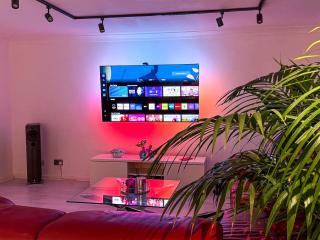 Modern 3-Bed Designer Home with Private Cinema - 5