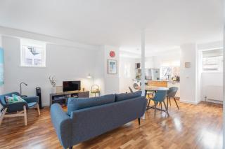 London City Old St Metro Luxury 1 bed Free Parking Library Conversion - 9