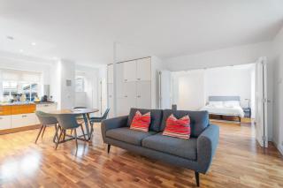 London City Old St Metro Luxury 1 bed Free Parking Library Conversion - 8