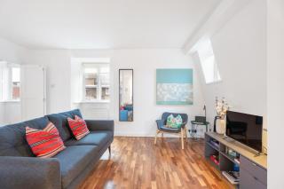 London City Old St Metro Luxury 1 bed Free Parking Library Conversion - 6