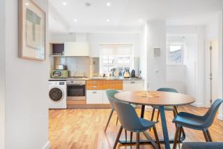 London City Old St Metro Luxury 1 bed Free Parking Library Conversion - 4