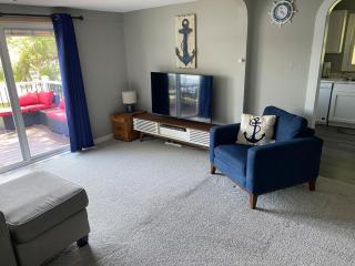 Pet-Friendly Cozy Lake Cottage and Kayaks! - Paw Paw - 3