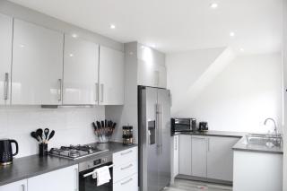 "The Cromwell" I Contractor's Haven Borehamwood I 3 - 6 Beds I Free Parking, Netflix & Sky Sports - 3