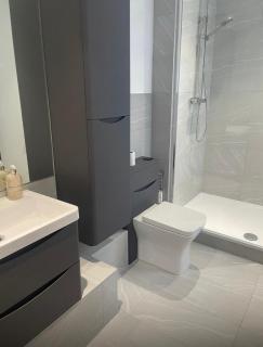 Spacious 4 Bed house Perfect for Contractors-Relocators - 7