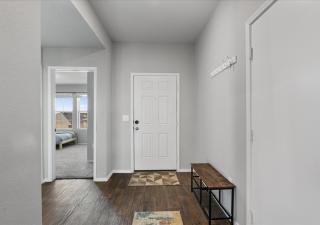 Modern, Spacious Home 4BR Near Airport & Tesla - 8