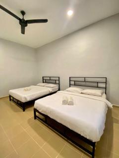 Grey House Cozy 3BR near Pantai Cenang - 5