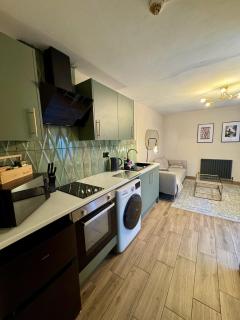 3 Bedroom Apartment In City Centre - 4