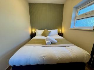 3 Bedroom Apartment In City Centre - 3