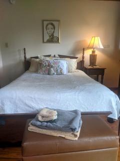 Spacious Round Tree House Ideal for a Remote Escape in North Carolina - 7